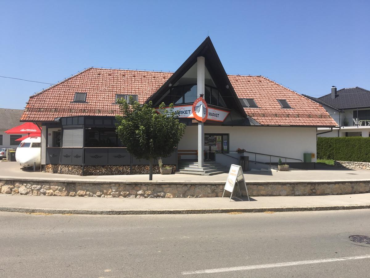 Apartments Avio Zgornji Brnik Bagian luar foto