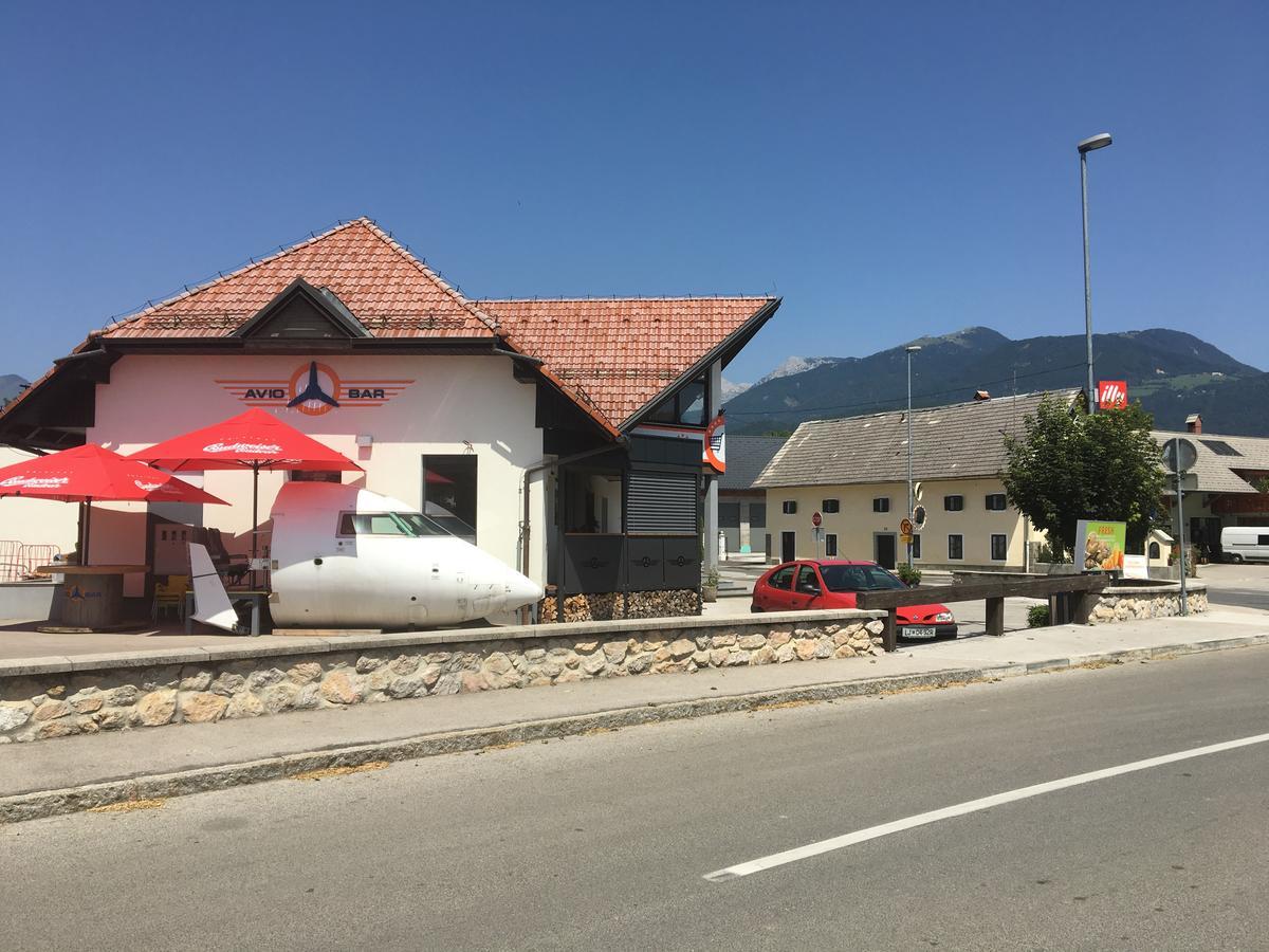 Apartments Avio Zgornji Brnik Bagian luar foto